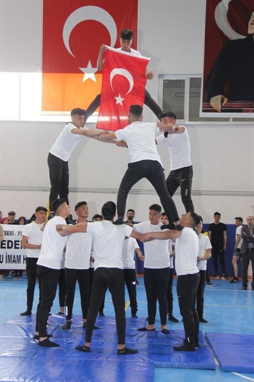 19 Mayıs Atatürk'ü Anma Gençlik ve Spor Bayramı ilçemizde büyük bir coşkuyla kutlandı.